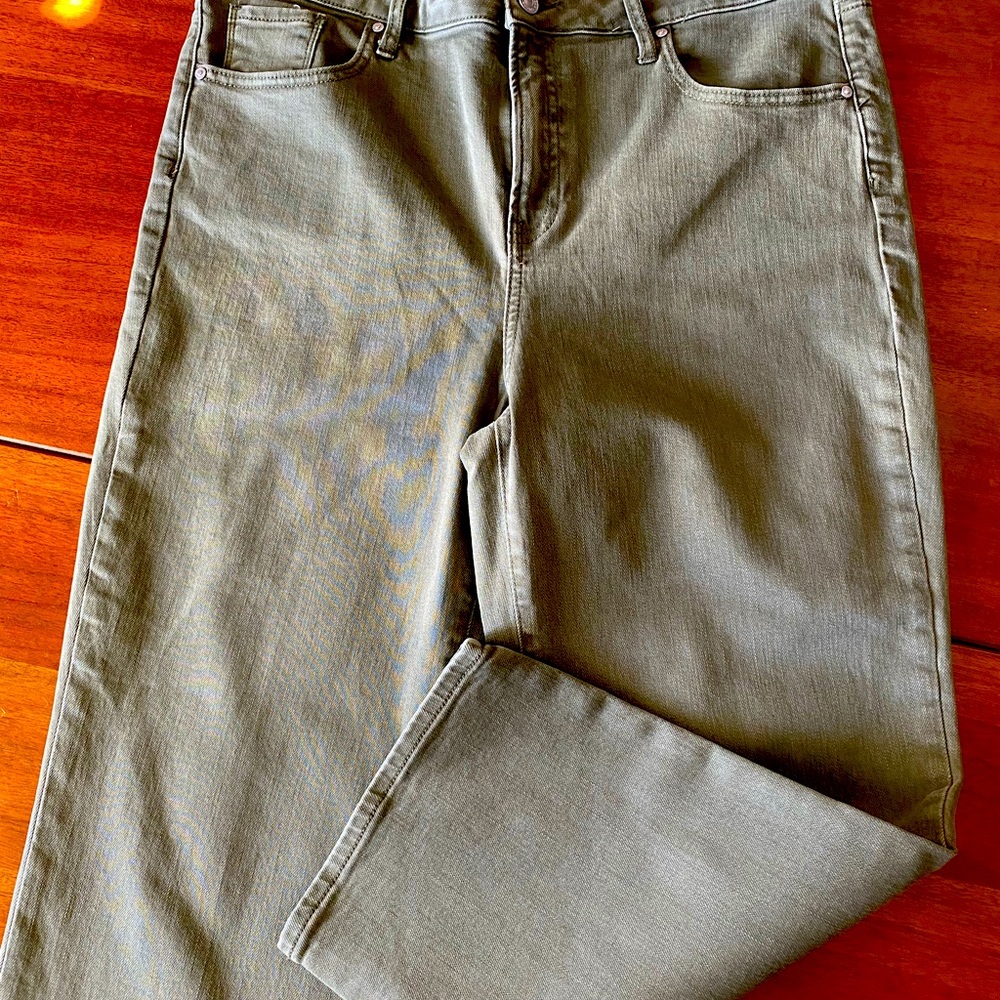 NWT CHICO High Rise Straight Leg Crop Sz. 2/12 34x23.5x8
